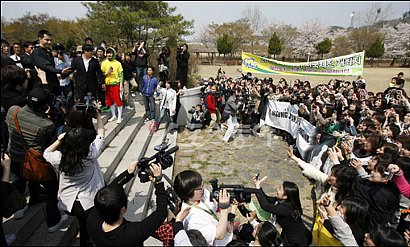 韓国俳優チョ・インソン 兵役入隊