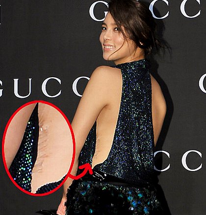 パク・シヨン、セクシー衣装も露出防止の両面テープが興ざめ!